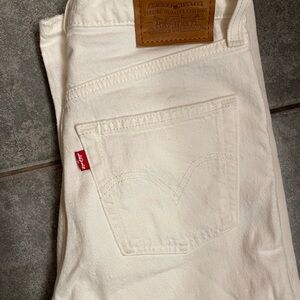 Levi's women’s White Ribcage Ankle Straight Jeans